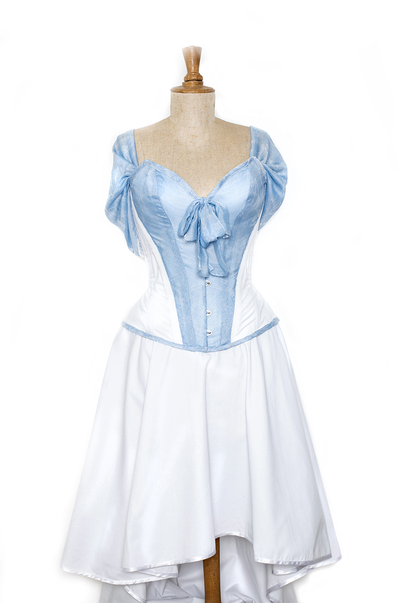 Location de la robe corseté Moderne Cendrillon conprend : un corset et une jupe en coton blanc.